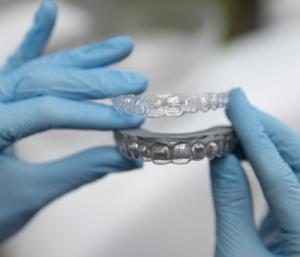 invisalign-vs-braces-comparison-2025